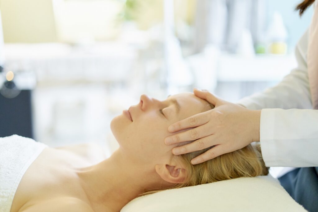 頸部按摩,頸部推拿,推拿按摩,居家按摩推拿,按摩,推拿,整復,到府推拿,到府按摩,推拿整復,居家按摩,台北到府按摩,精油按摩,精油推拿